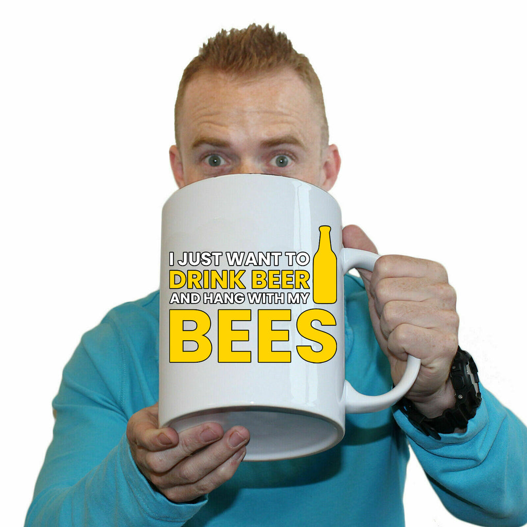 Just Want To Drink Beer And Hand With My Bees Alcohol - Funny Giant 2 Litre Mug